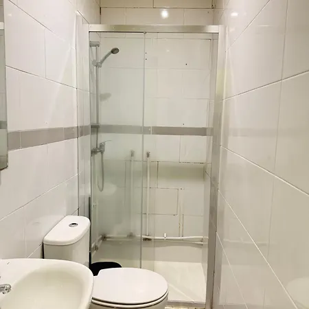 Ouriquestay Hostel *